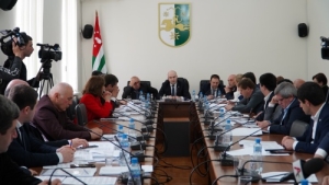 ИМҨАԤЫСИТ АԤСНЫ ЖӘЛАР РЕИЗАРА-АПАРЛАМЕНТ АСЕИССИА ИЗААМ)АНЫТӘИУ АИЛАТӘАРА.