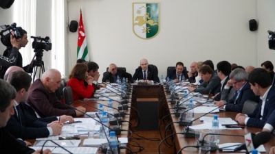 ИМҨАԤЫСИТ АԤСНЫ ЖӘЛАР РЕИЗАРА-АПАРЛАМЕНТ АСЕИССИА ИЗААМ)АНЫТӘИУ АИЛАТӘАРА.