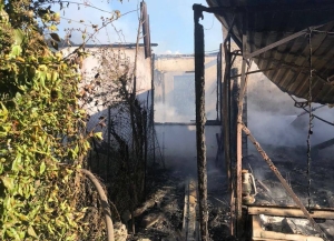Частный дом сгорел в городе Гагра
