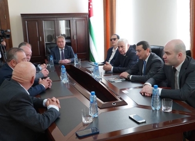 Лаша  Ашәба  адукаттә  еилазаара  ахаҭарнакцәа  дырԥылеит.