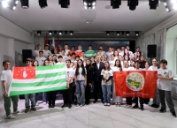 Алеқсандр Беглов Аԥснынтәи иааз ашколхәыҷқәеи аколлеџь астудентцәеи дырԥылеит.