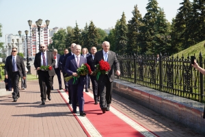 АБХАЗСКАЯ ДЕЛЕГАЦИЯ ВОЗЛОЖИЛА ЦВЕТЫ К МОНУМЕНТУ ДРУЖБЫ И ПАМЯТНИКУ САЛАВАТА ЮЛАЕВА