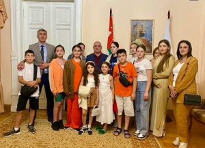Алхас Квициниа встретил детей из Абхазии