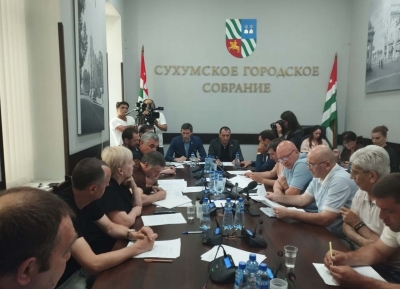 Деятельность ЖКХ в цифрах и подготовка к турсезону: как прошло заседание депутатов Горсобрания