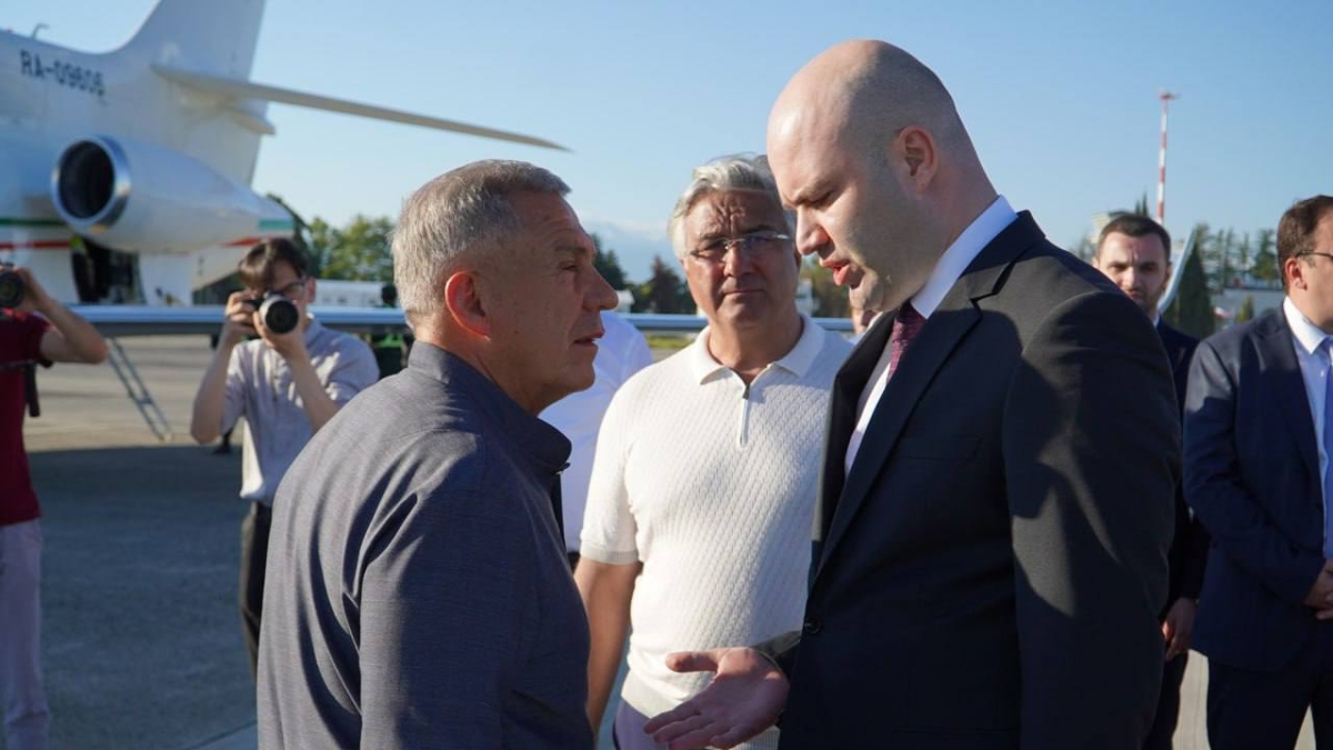 Делегация Татарстана во главе с раисом Рустамом Миннихановым прибыла  в Сухум