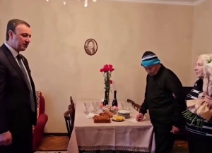Владимир Делба поздравил ветерана, дошедшего до Берлина, Алексея Ласурия с Днем Победы