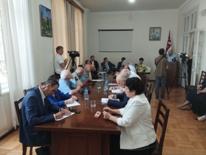 Аԥсны Анаукақәа Ракадемиа аҿы Владислав Арӡынба игәалашәара аҳаҭыраз аҵарауаа инарҭбаау аилатәара мҩаԥыргеит.