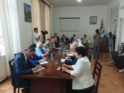 Аԥсны Анаукақәа Ракадемиа аҿы Владислав Арӡынба игәалашәара аҳаҭыраз аҵарауаа инарҭбаау аилатәара мҩаԥыргеит.