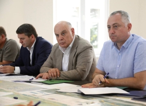 Аслан Бжания провел рабочее совещание в Сухумском аэропорту