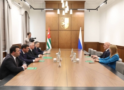 Бадра Гунба встретился с сенатором Александром Карелиным и депутатом Госдумы Светланой Журовой