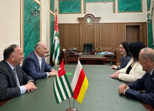 Аслан Бжания принял министра культуры Южной Осетии Радмилу Дзагоеву