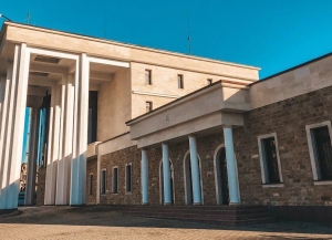 Урыстәылатәи атәылауаҩра аиуразы ацхыраара ҟазҵоу абжьаҟазацәа рыгәра гатәым