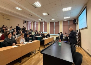 Лекция Олега Дамениа на тему «Кто такой современный человек?» проходит в АГУ