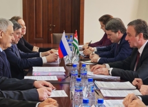 В Кабинете министров обсуждают вопросы социально-экономического сотрудничества Абхазии и России