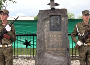 В селе Кутол  торжественно открыли отреставрированный памятник  летчику Николаю Гайде   