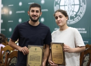 Адунеизегьтәи аҿар рфестиваль аделегатцәа Реизара мҩаԥысит Аҟәа ақалақь аҿы.