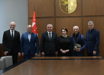 Аԥсны Ахада Бадра Гәынба Хьыбла Гьерзмааи Владимир Спивакови идикылеит. А