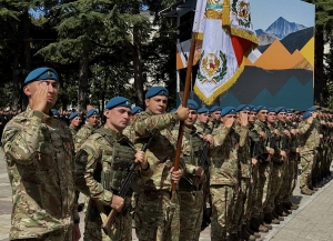 Бадра Гәынба Ареспублика Аахыҵ Уаԥстәыла 35-шықәса ахыҵра азгәаҭара иазку аныҳәатә усмҩаԥгатәқәа ихы алаирхәуеит.