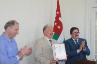 СЕРГЕЮ БАБУРИНУ ВРУЧИЛИ ДИПЛОМ ИНОСТРАННОГО ЧЛЕНА АКАДЕМИИ НАУК АБХАЗИИ