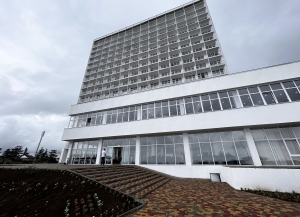 В городе Очамчыра появился 16-этажный гостинично-оздоровительный комплекс