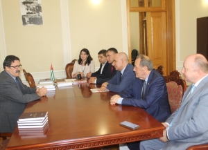 Президенту Академии наук Абхазии присвоено почетное звание заслуженного  деятеля науки Южной Осетии      