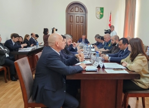 Аԥсны аминистрцәа реилазаареи Донецктәи Жәлар Рреспубликеи ахәаахәҭра-економикатә, аҭҵаарадырра-техникатә, асоциал-культуратә усхкқәа рҟны аусеицуразы аиқәшаҳаҭра шьақәдырӷәӷәеит