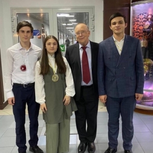 ЛИАНА АИБА АТЕЛЕХӘАԤШРАТӘ ОЛИМПИАДА «УМНИЦЫ И УМНИКИ» АФИНАЛБЖА АҞЫНӠА ДНАӠЕИТ.