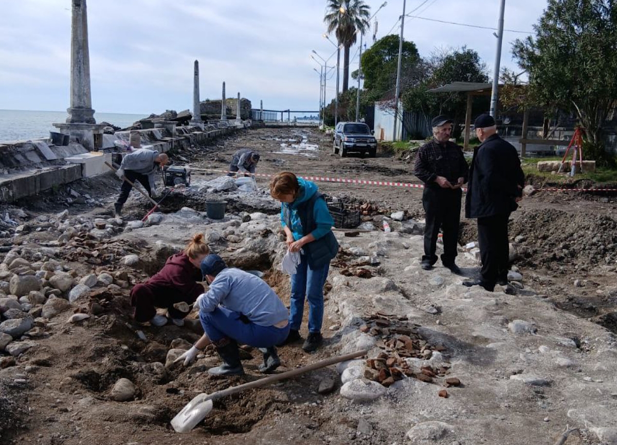Раскопки в Сухуме: римская стена открывает тайны двухтысячелетней истории   