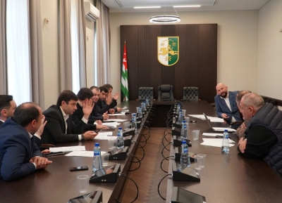 Комитет по государственно-правовой политике рекомендовал учитывать стаж работы при выборах депутатов Парламента