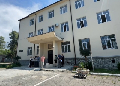 Бадра Гәынба Владислав Арӡынба ихьӡ зху ешыратәи абжьаратәи ашкол даҭааит.