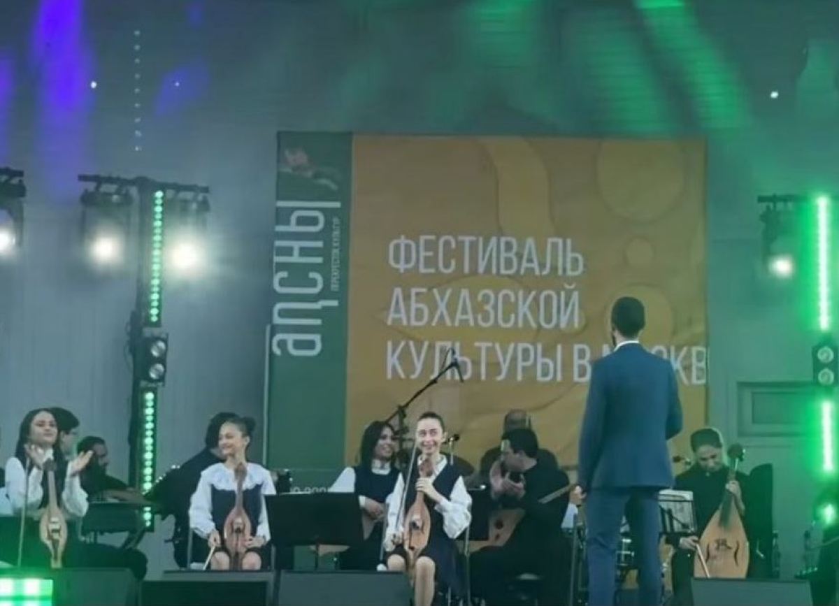 Бадра Гунба поблагодарил Беслана Агрба за организацию фестиваля 