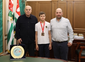 Аслан Бжания принял победителя первенства мира по тайскому боксу Нестора Гадлия