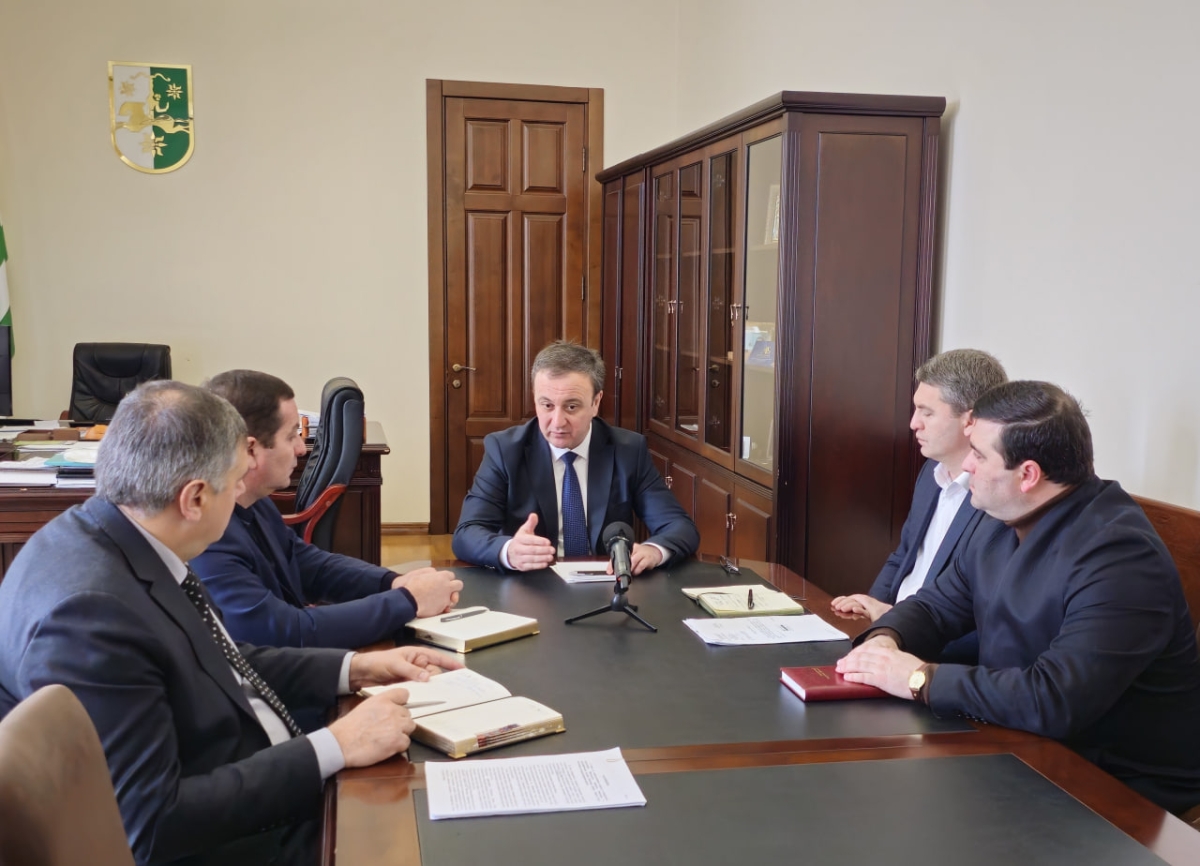 Владимир Делба провел совещание с вице-премьерами