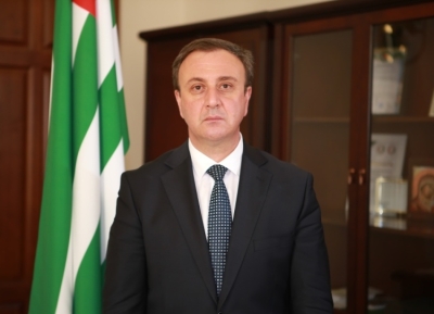 Премьер-министр Владимир Делба поздравил с 35-летием Национального банка